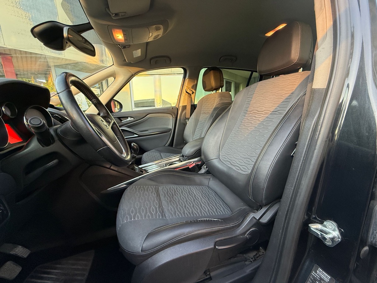 Opel Zafira Tourer 2.0 CDTI 131 CV cosmo 7 place 1er main 4XCB