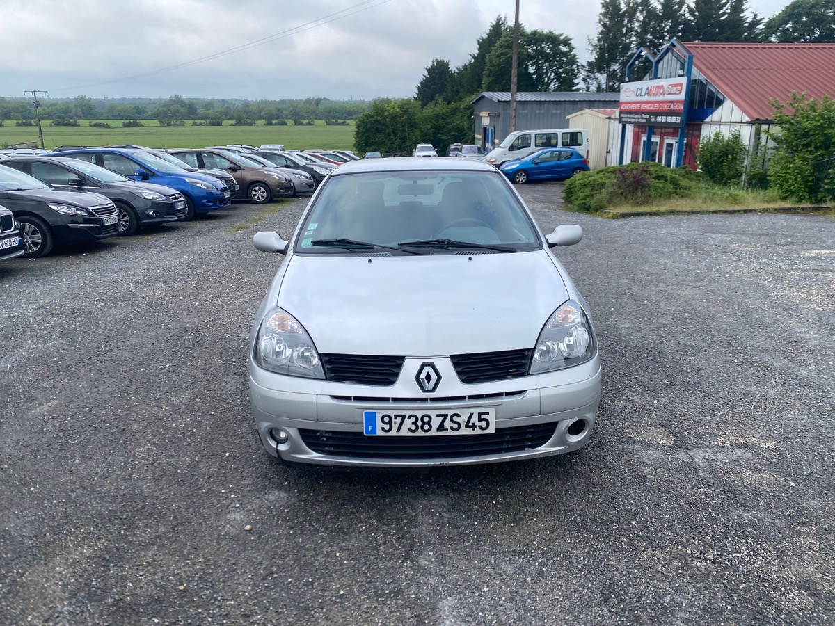 RENAULT Clio 1.5 dci 80cv extrêmes 5 places  ct ok moteur changer 180010km