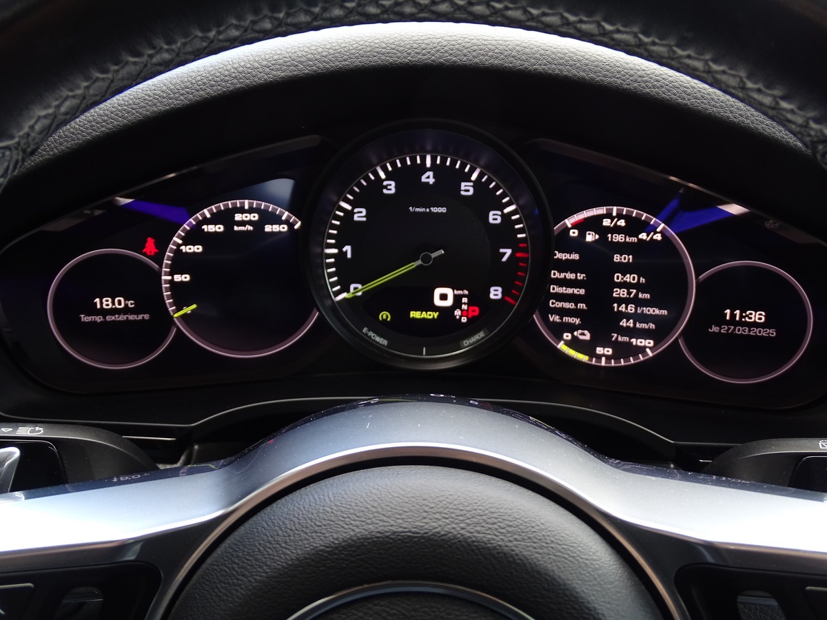 Porsche Cayenne 3.0 E-HYBRID 340 CV BVA TOIT PANO/ CARPLAY