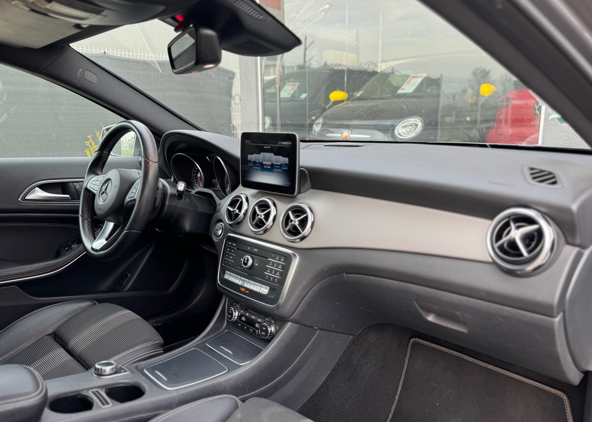 Mercedes-Benz GLA (2) 180 SENSATION 7G-DCT