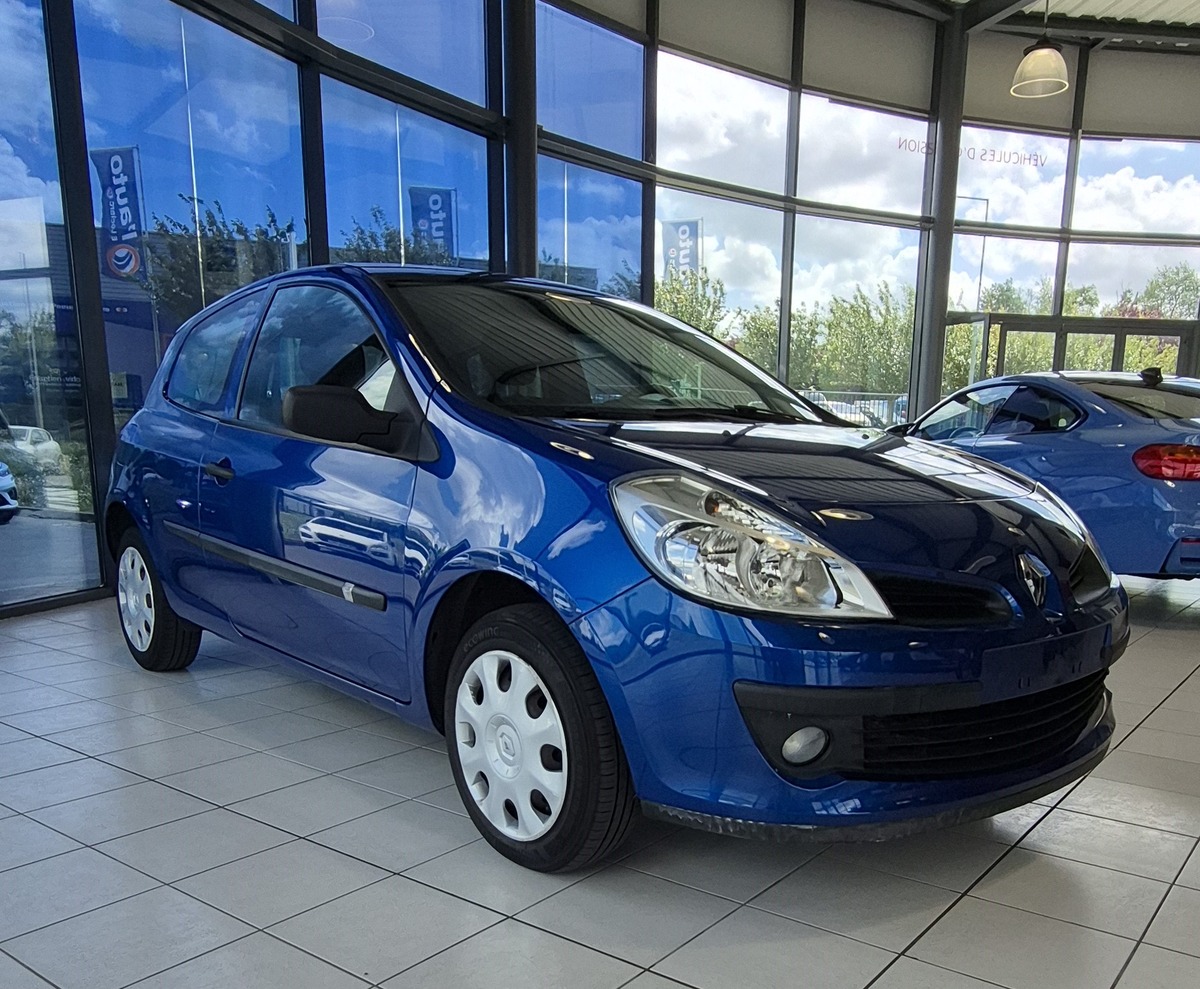 RENAULT Clio III 1.2L  75CV