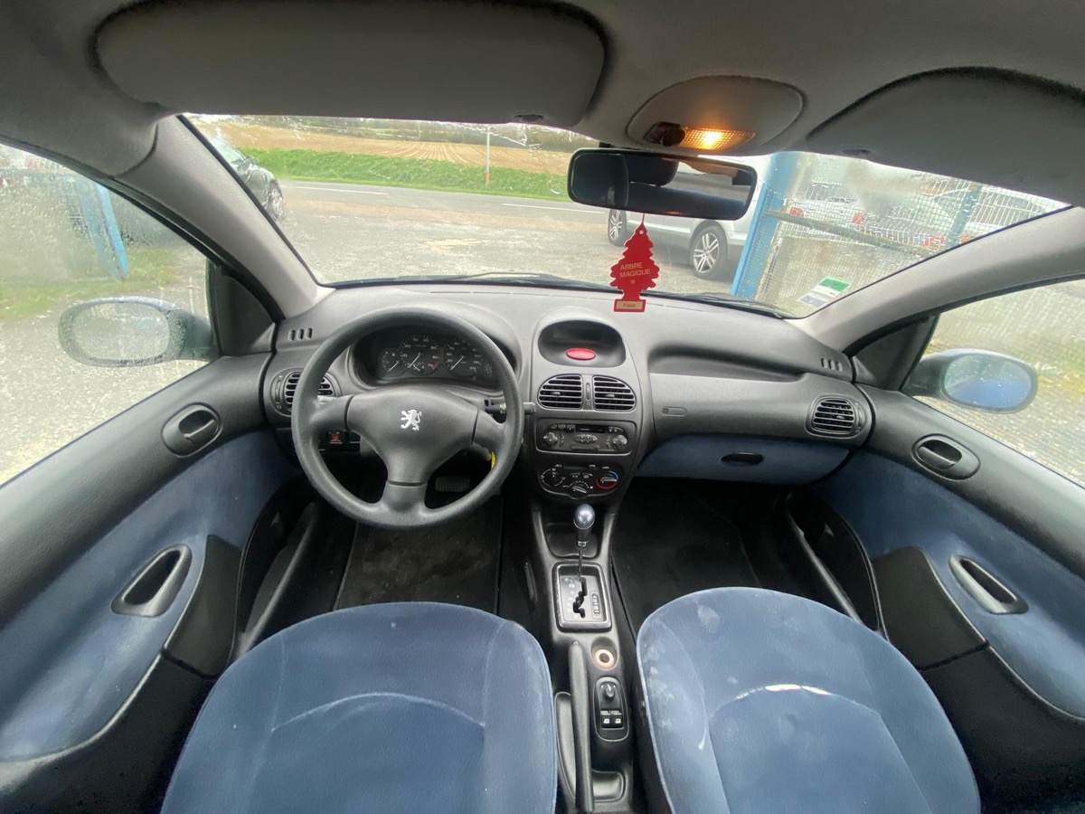 Peugeot 206 1.4i 75cv boîte automatique faible km 