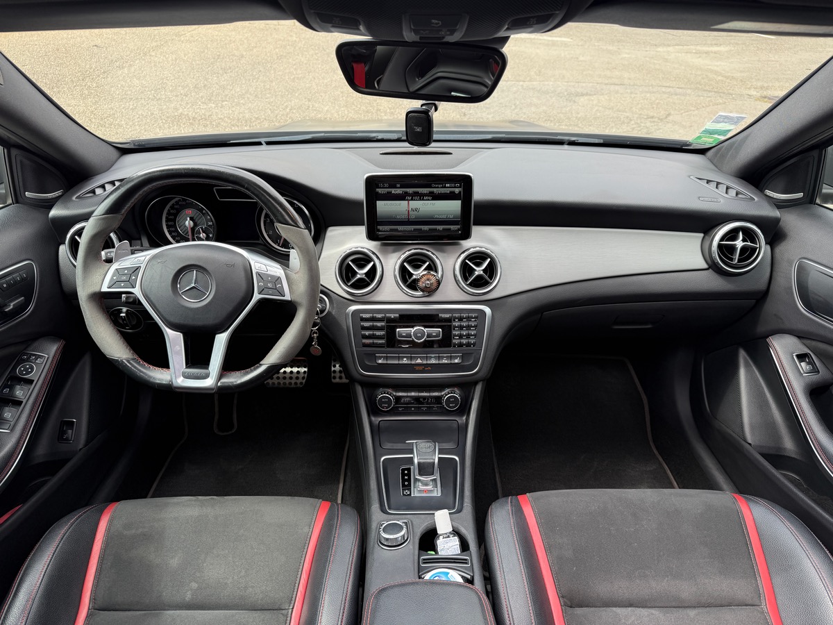 Mercedes-Benz GLA 45 AMG 2.0 4MATIC 7G-DCT 360cv, Toit ouvrant, Sièges électriques chauffants.