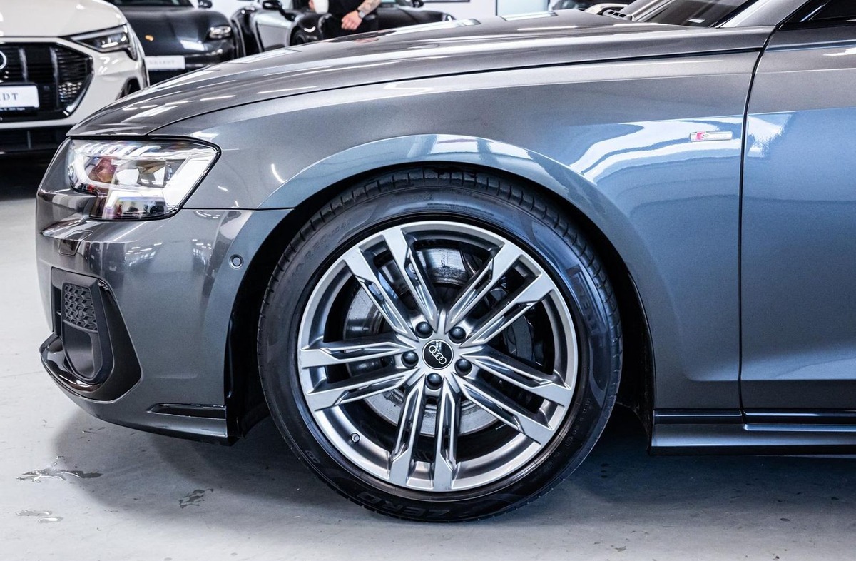 Audi A8 IV 60 TFSI e 462ch Avus quattro tiptronic 8 Toit ouvrant Bang&Olufsen