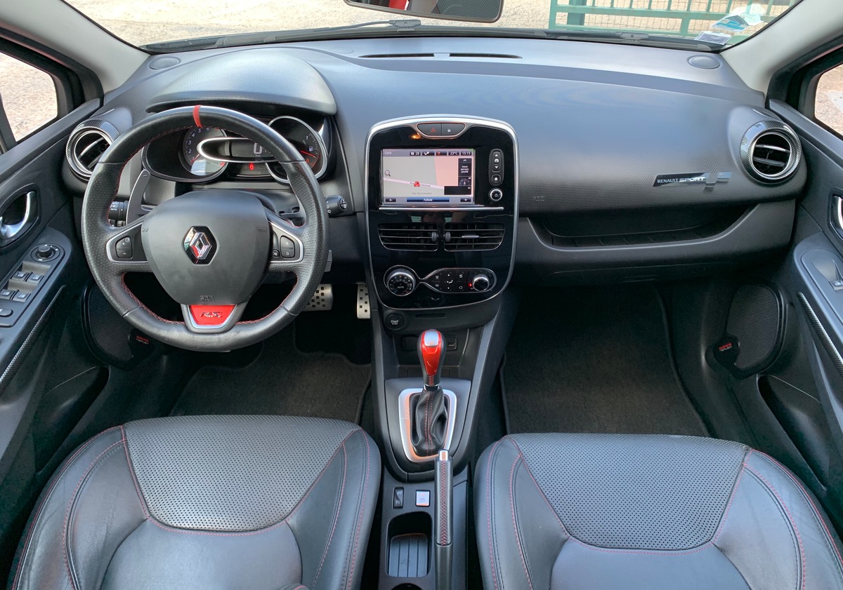 RENAULT Clio IV 1.6 Turbo 220 RS TROPHY EDC