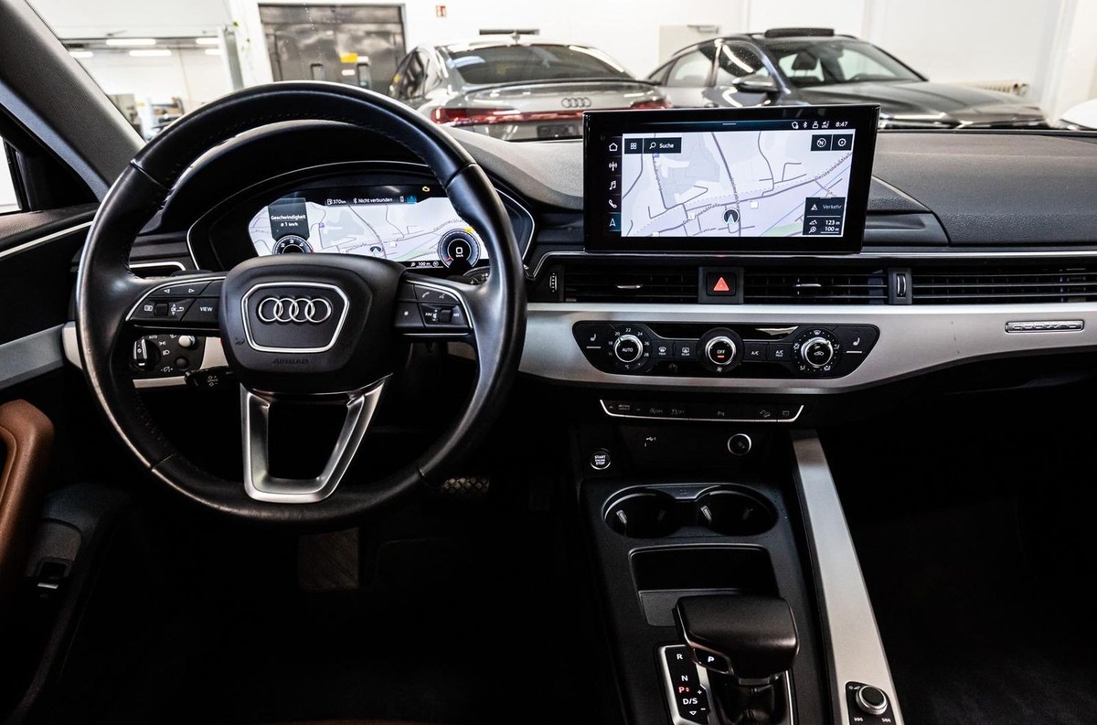 Audi A4 Allroad V 40 TDI 204ch Avus quattro S tronic 7 Attelage Aff Tête haute