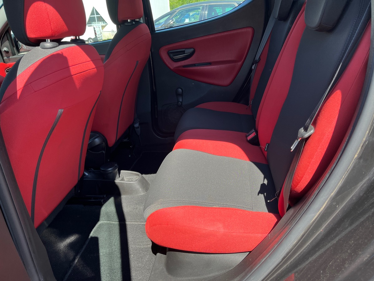 Lancia Ypsilon III 1.3 MULTIJET 95 BLACK&RED 5P