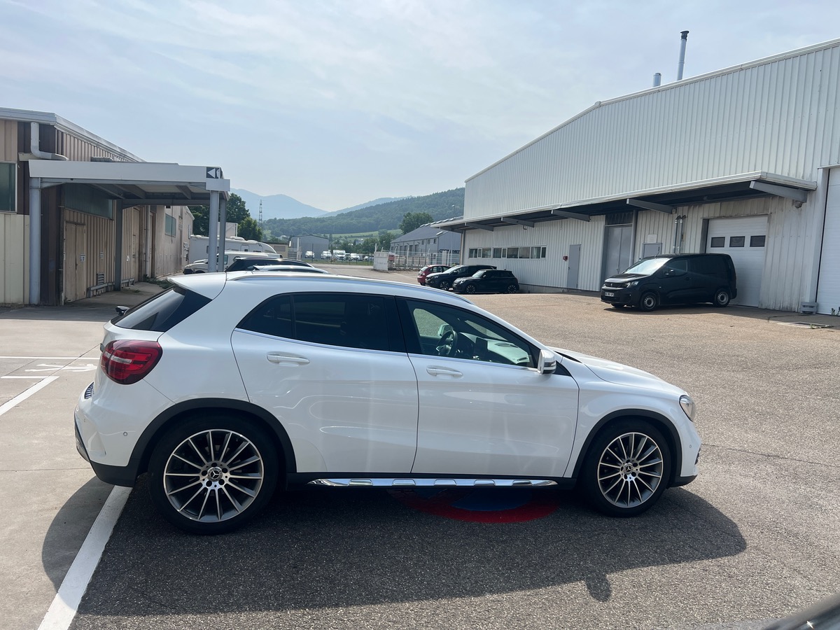 Mercedes-Benz GLA 200 FASCINATION AMG LINE, SUIVI COMPLET MERCEDES, TOIT OUVRANT