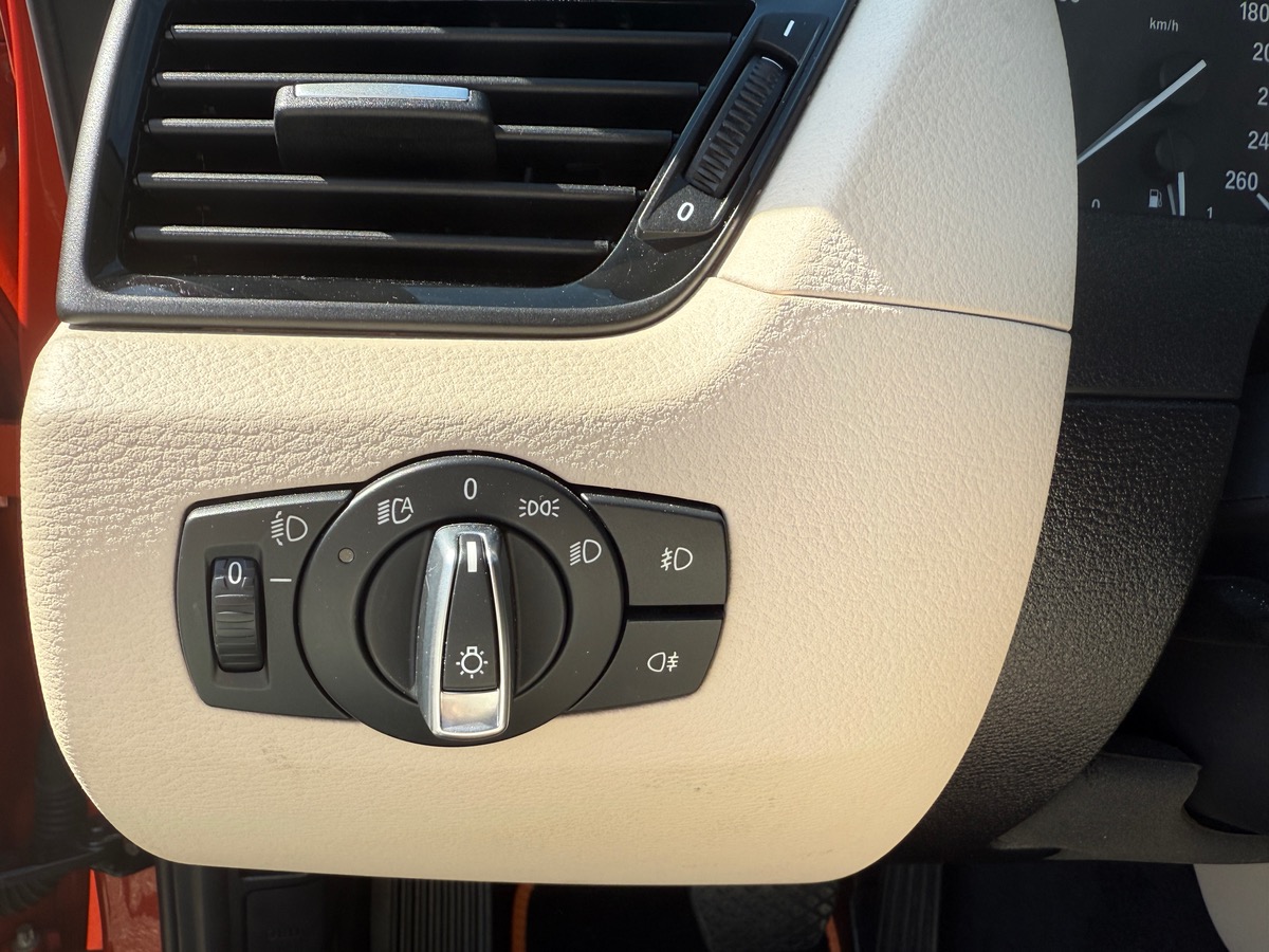 Bmw X1 20i 2L  184 X-Drive boite 8  X-line, Toit ouvrant, Sièges chauffants, Suivi complet