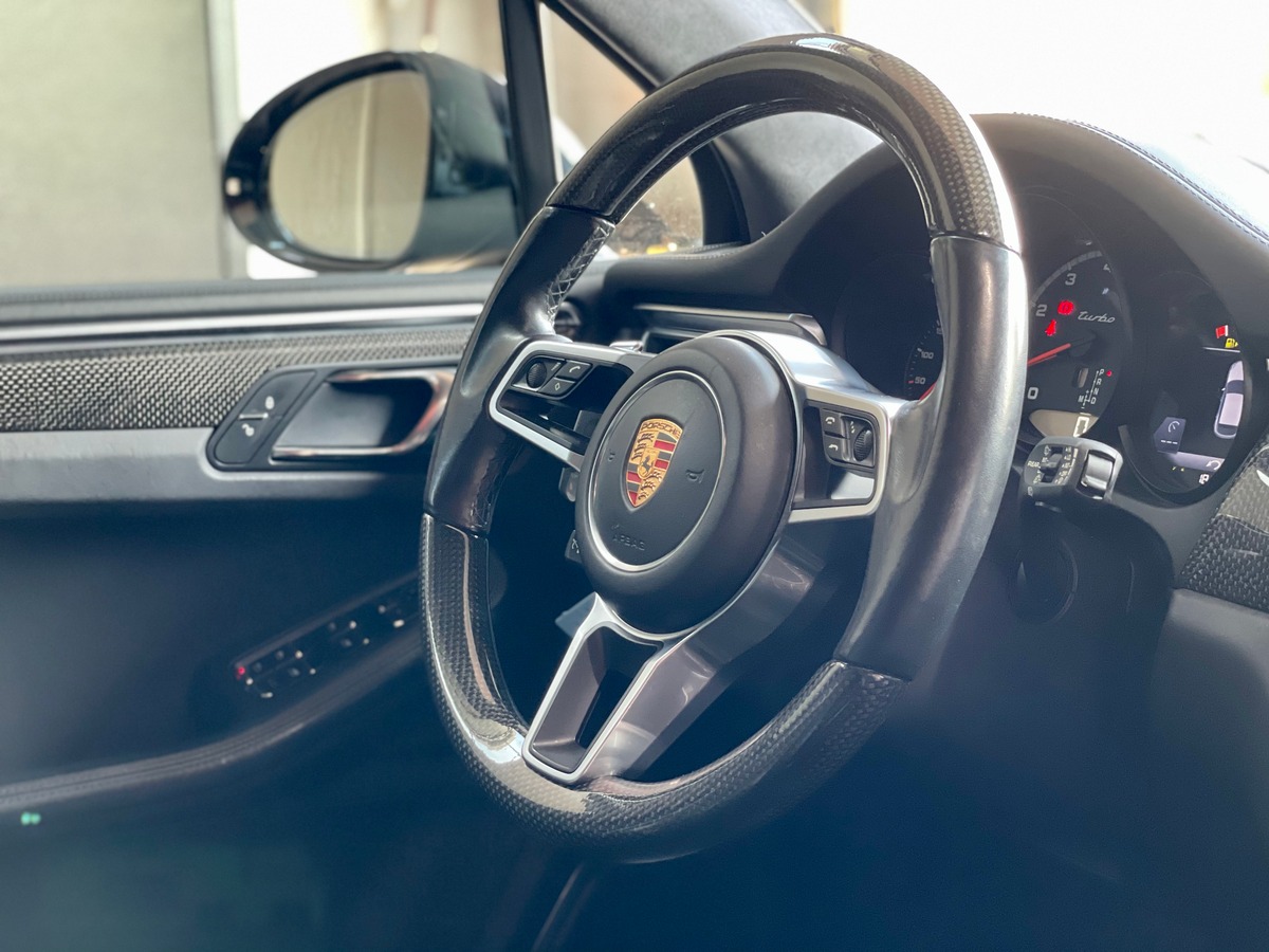 Porsche Macan 3.6 V6 TURBO 400 Full Options a