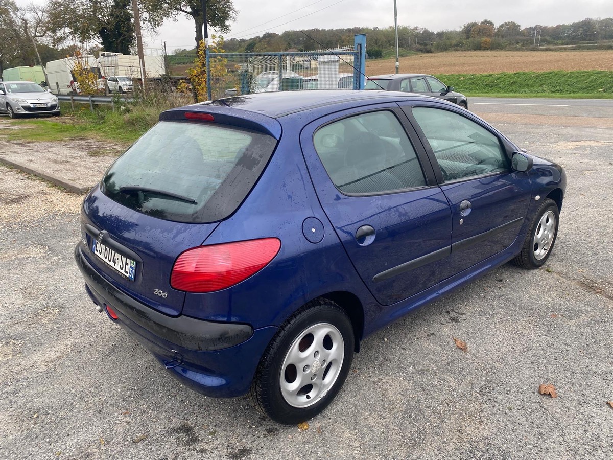 Peugeot 206 1.4i 75cv boîte automatique faible km 