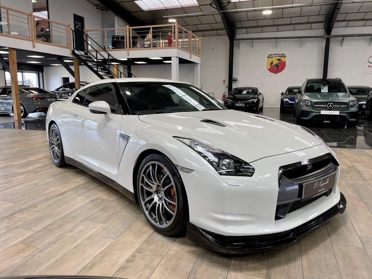 Nissan GT-R 3.8 V6 485 Black Edition 4WD b