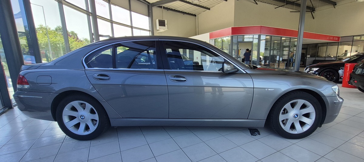 Bmw Série 7 740i 303CV