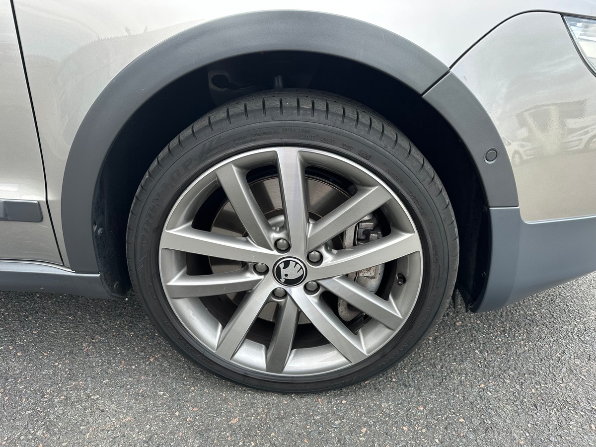 Skoda Superb Combi 3.6 V6 Elégance 2 4x4 DSG6