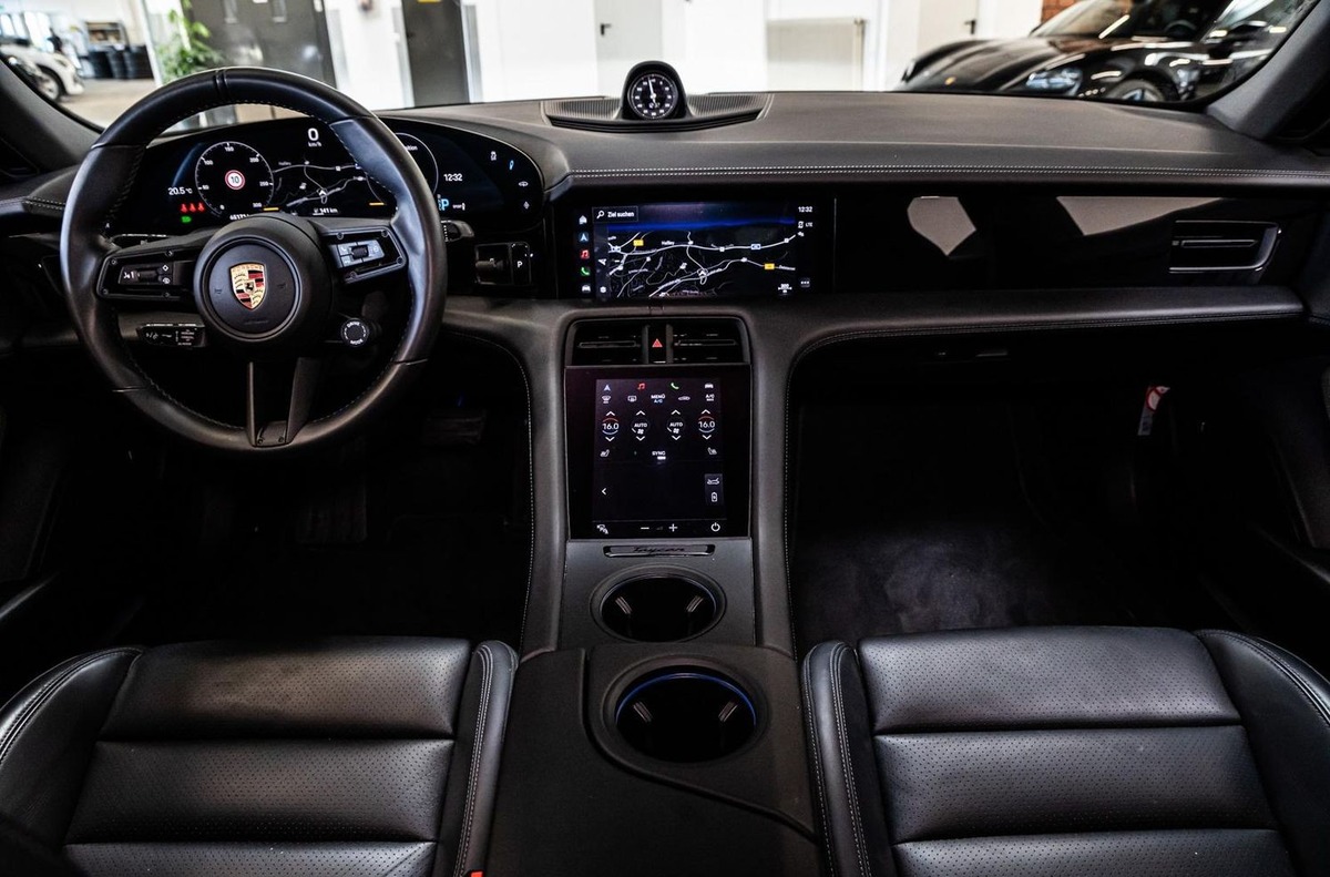 Porsche Taycan 4S avec batterie performance plus / Bose