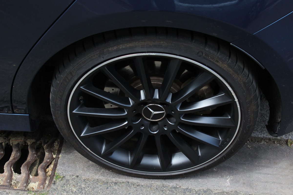 Mercedes-Benz Classe A IV 35 AMG  306 CV 4MATIC 7G-DCT Toit Ouvrant/ Burnmatser / keyless Go....