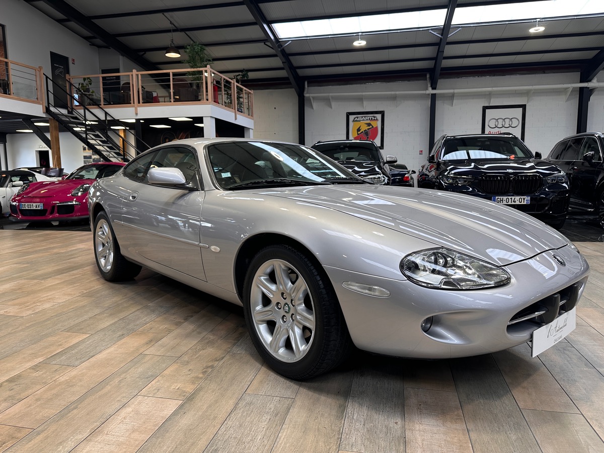 Jaguar XK8 Coupe 4.0i V8