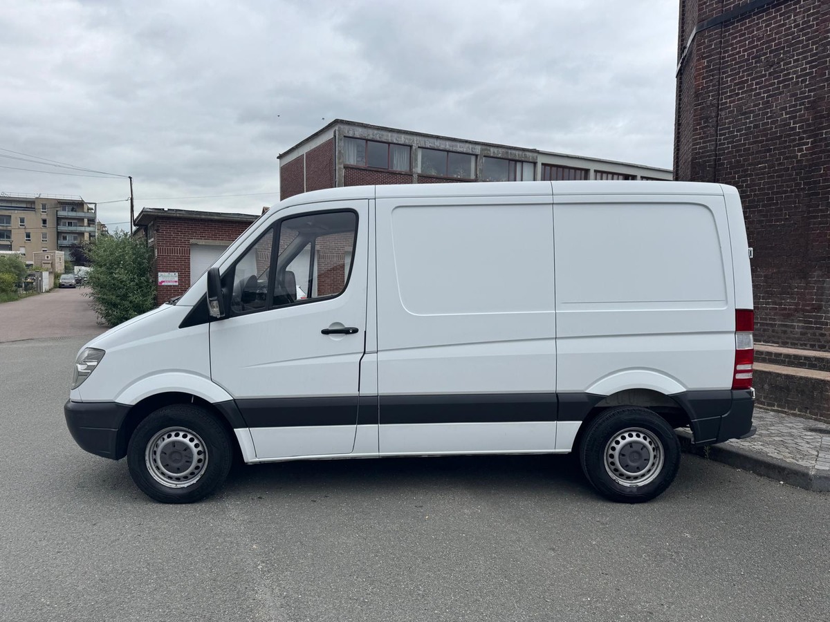 Mercedes-Benz Sprinter 906.613 210CDI 2.2 Fourgon moyen tôlé 3.0T 95 cv