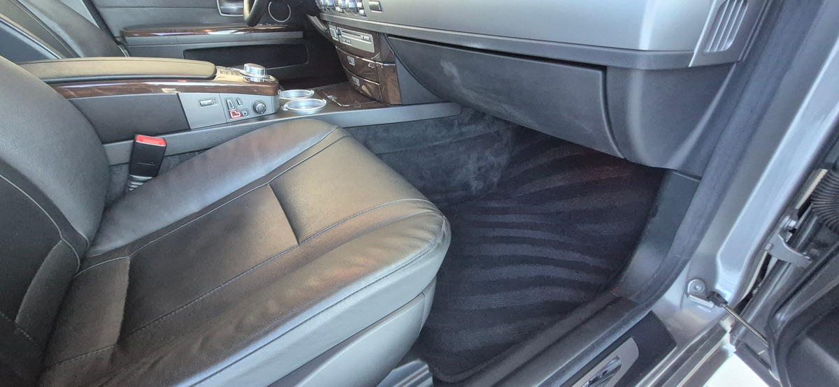 Bmw Série 7 740i 303CV