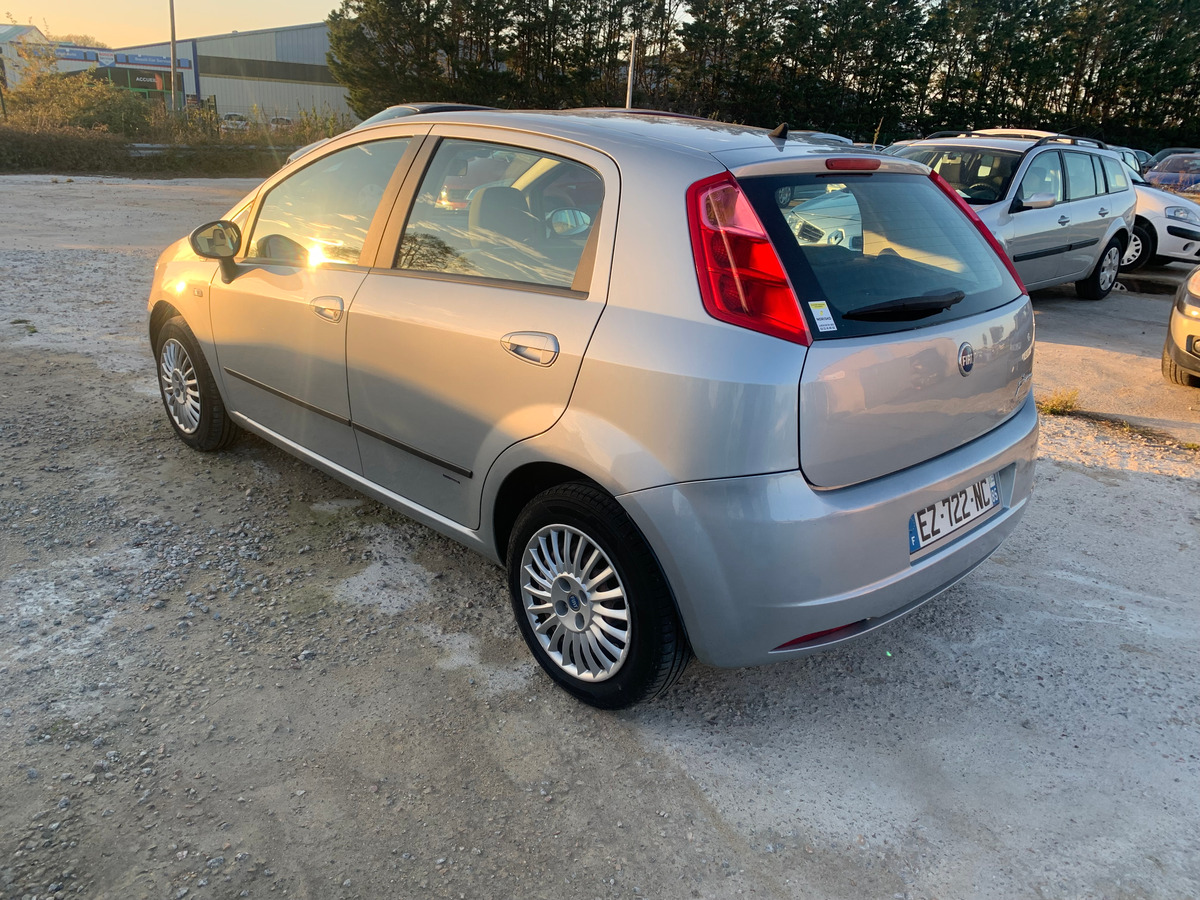 Fiat Punto grande 1.4i - 77CH 138205KM