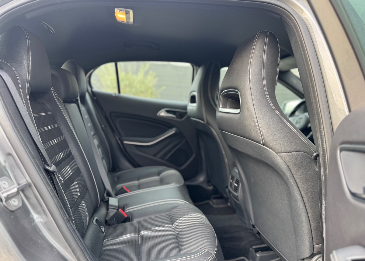 Mercedes-Benz GLA (2) 180 SENSATION 7G-DCT