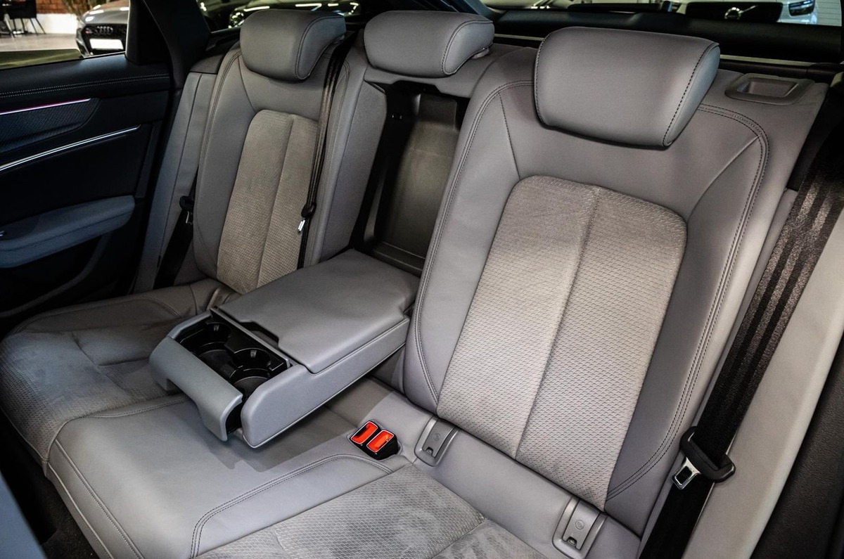 Audi A6 Avant 55 TFSI e 367ch Compétition quattro S tronic 7 B&O Toit ouvrant Attelage
