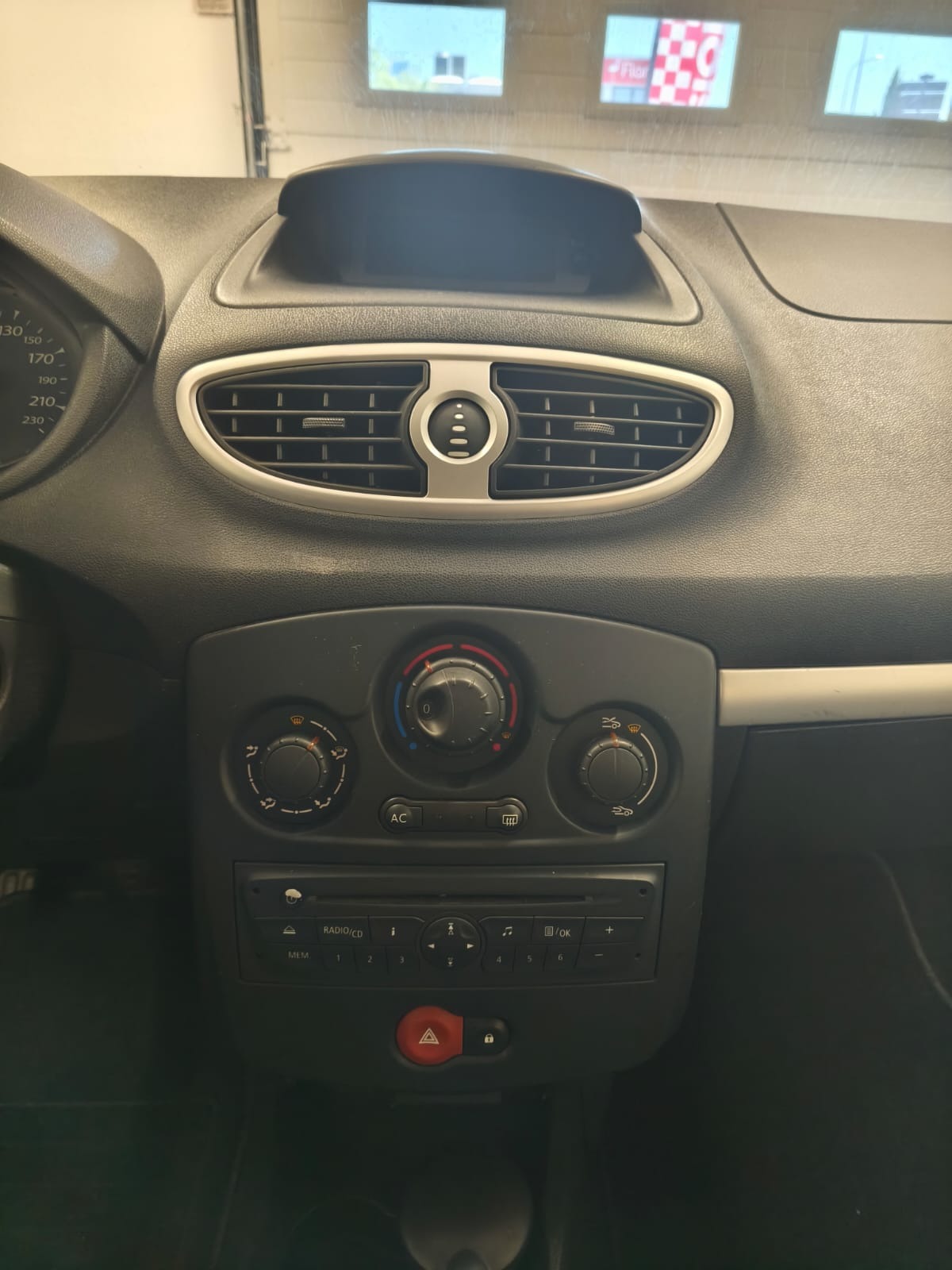 RENAULT Clio 1.2 16V - Première main - Suivi complet Renault -
