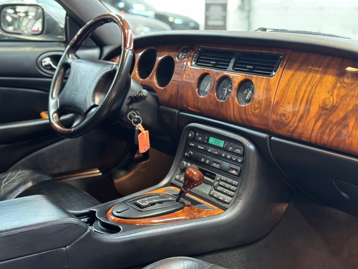 Jaguar XK8 Coupe 4.0i V8