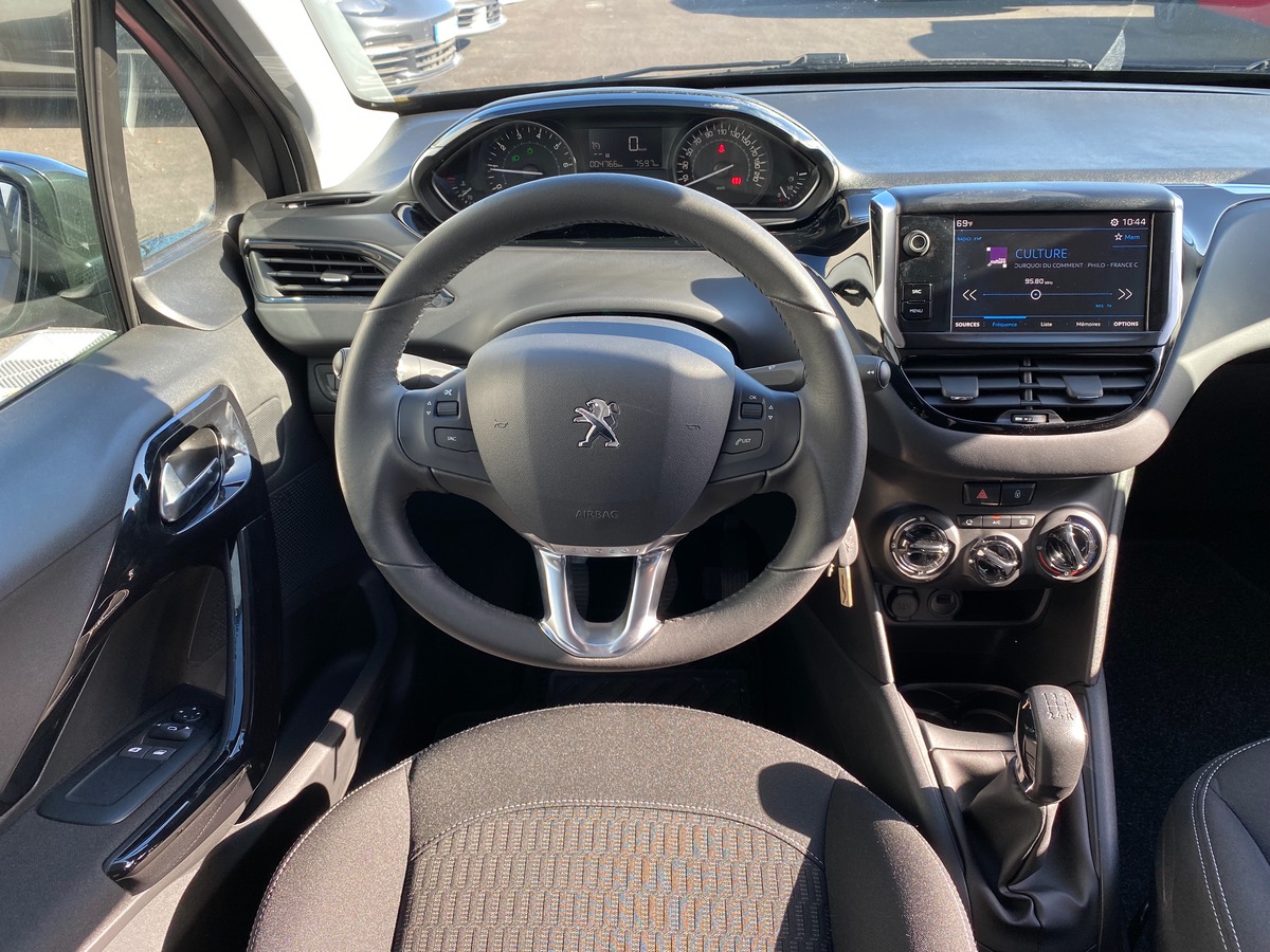 Peugeot 208 1.2 VTi S&S 82ch 1ere main 4700kms b