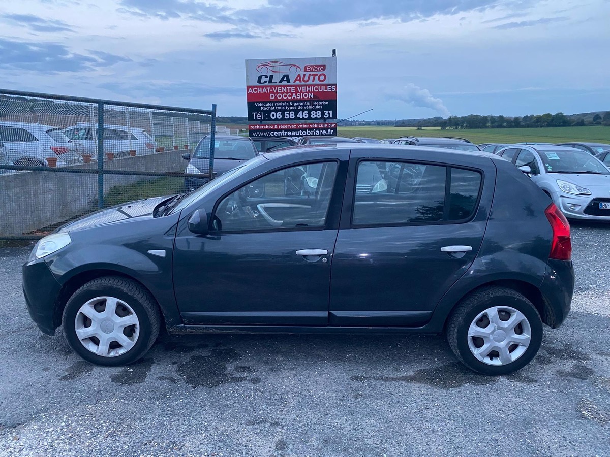 Dacia Sandero 1.5 dci 90cv 1ère main carnet entretien complet 