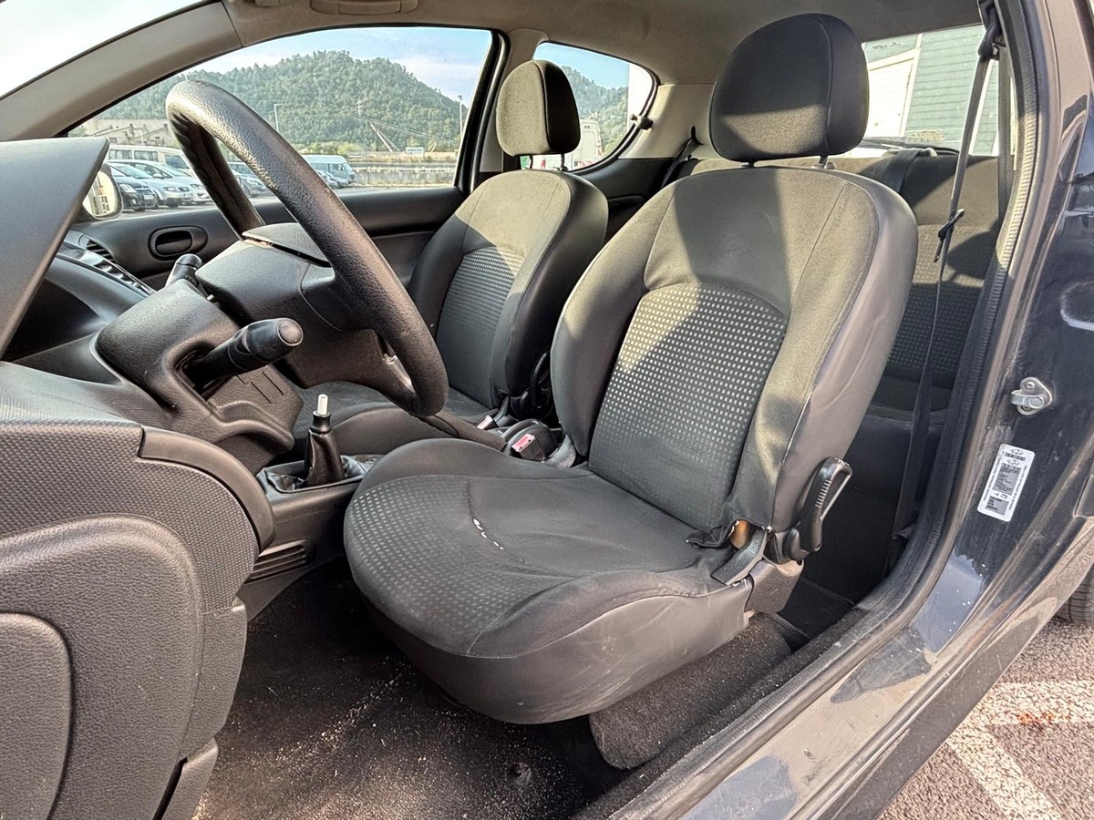 Peugeot 206 + 1.1 60cv - VENTE A MARCHAND SANS GARANTIE et sans Contrôle Technique