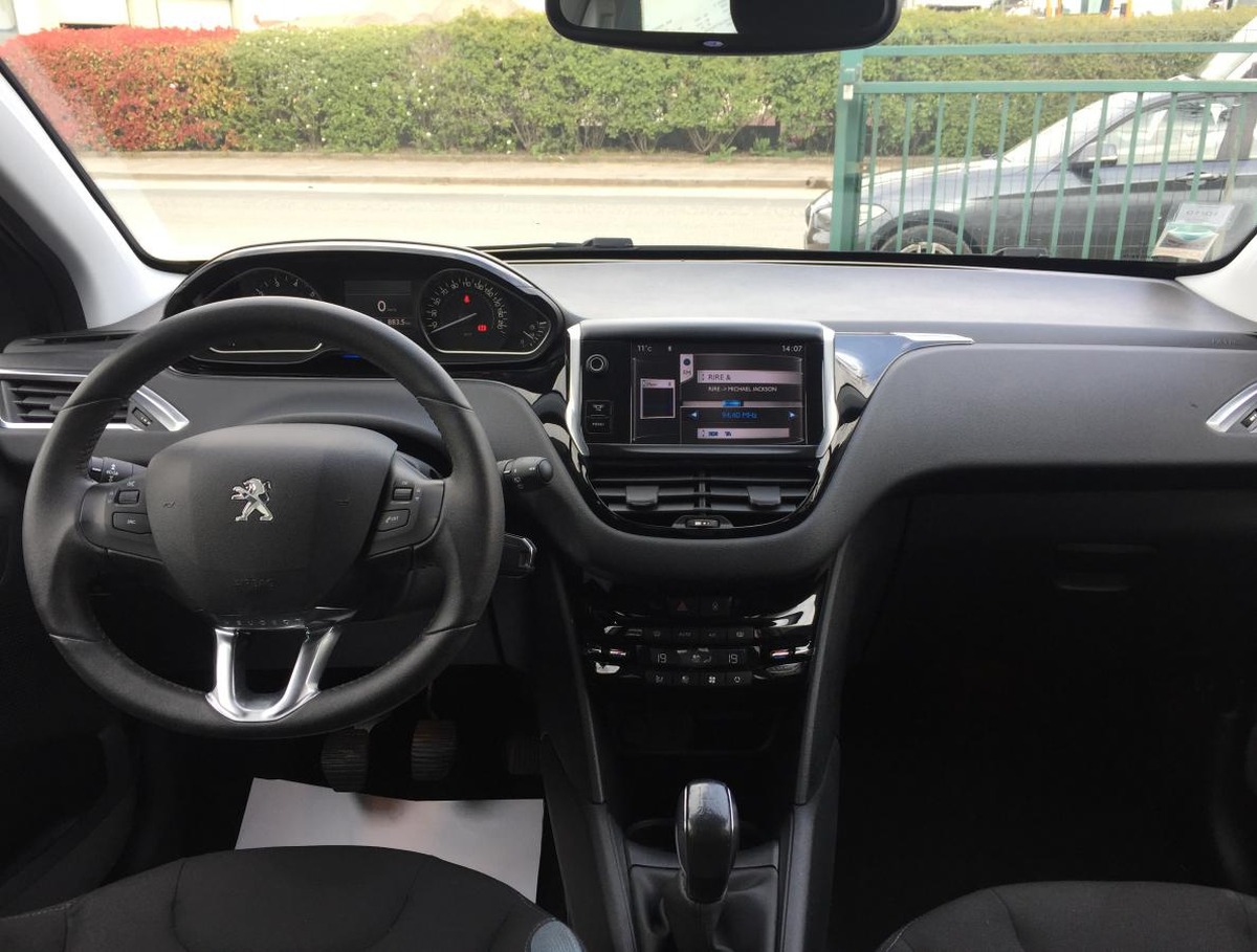 Peugeot 208 1.2 82 VTI ALLURE 5P