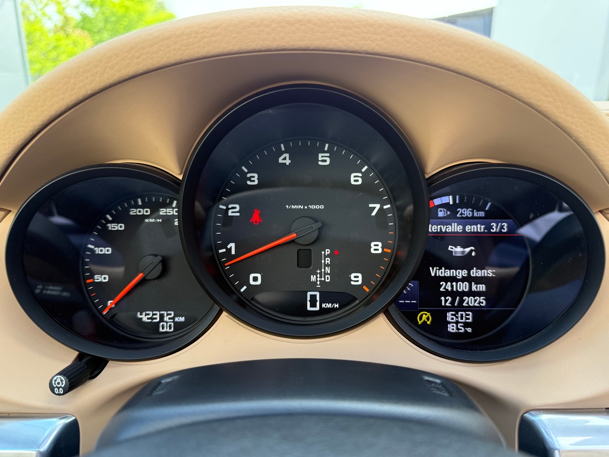 Porsche Boxster 2.7L  / 265 CH / 42372 KMS