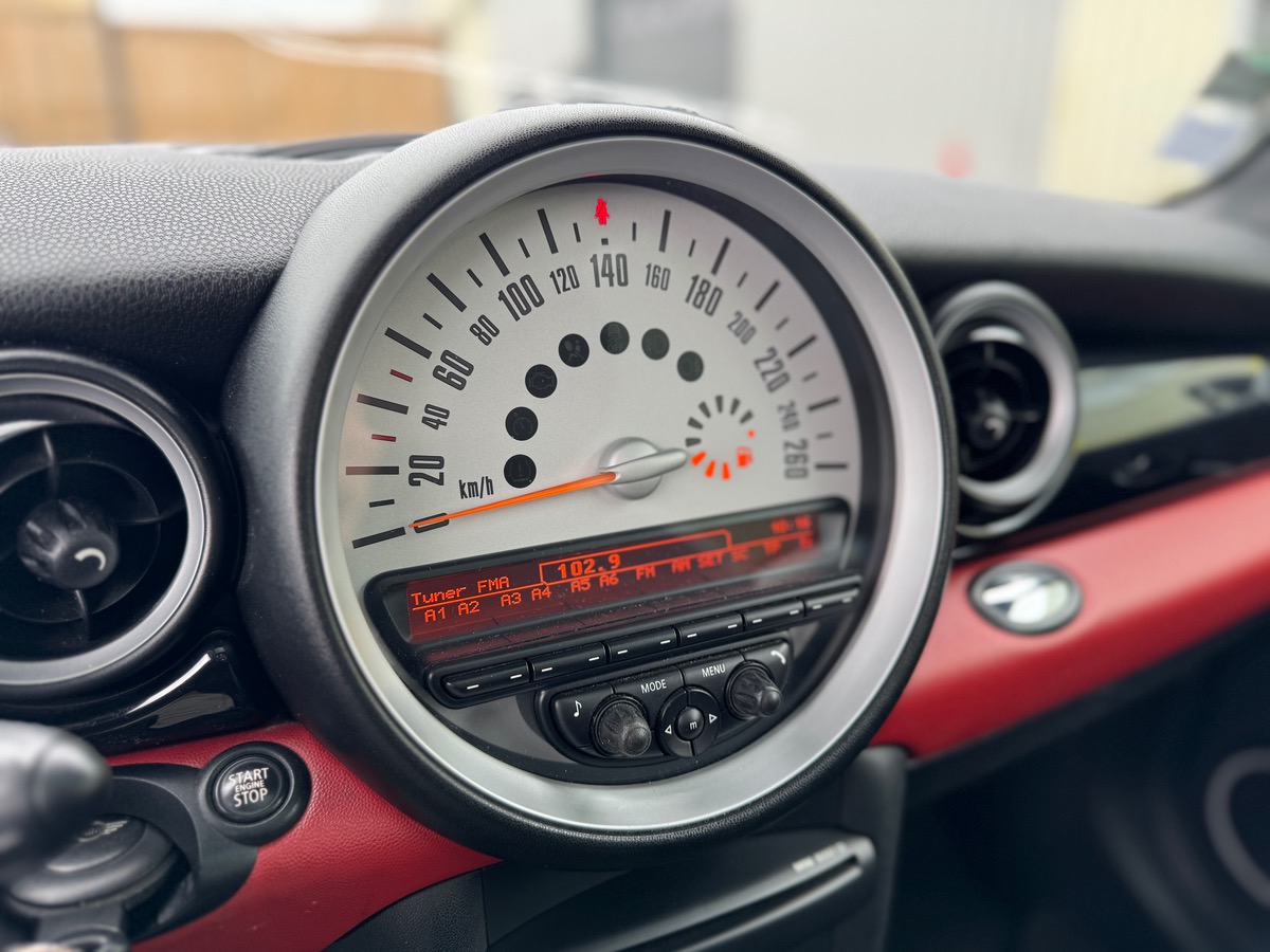 Mini Cooper 2 (R56) LCI D 1.6  110 cv - TOIT OUVRANT - INTERIEUR CUIR - RADAR DE RECUL
