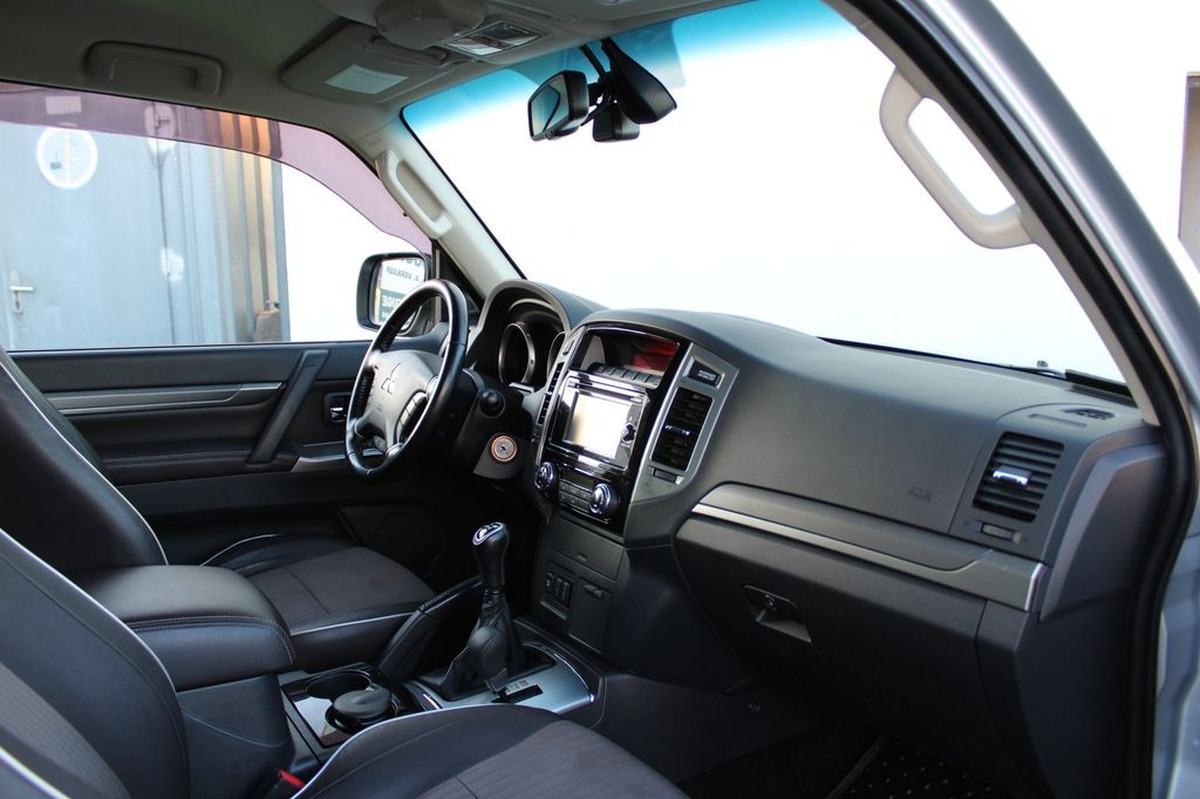 Mitsubishi Pajero 3.2 DI-D Intense *1.Main*Top*