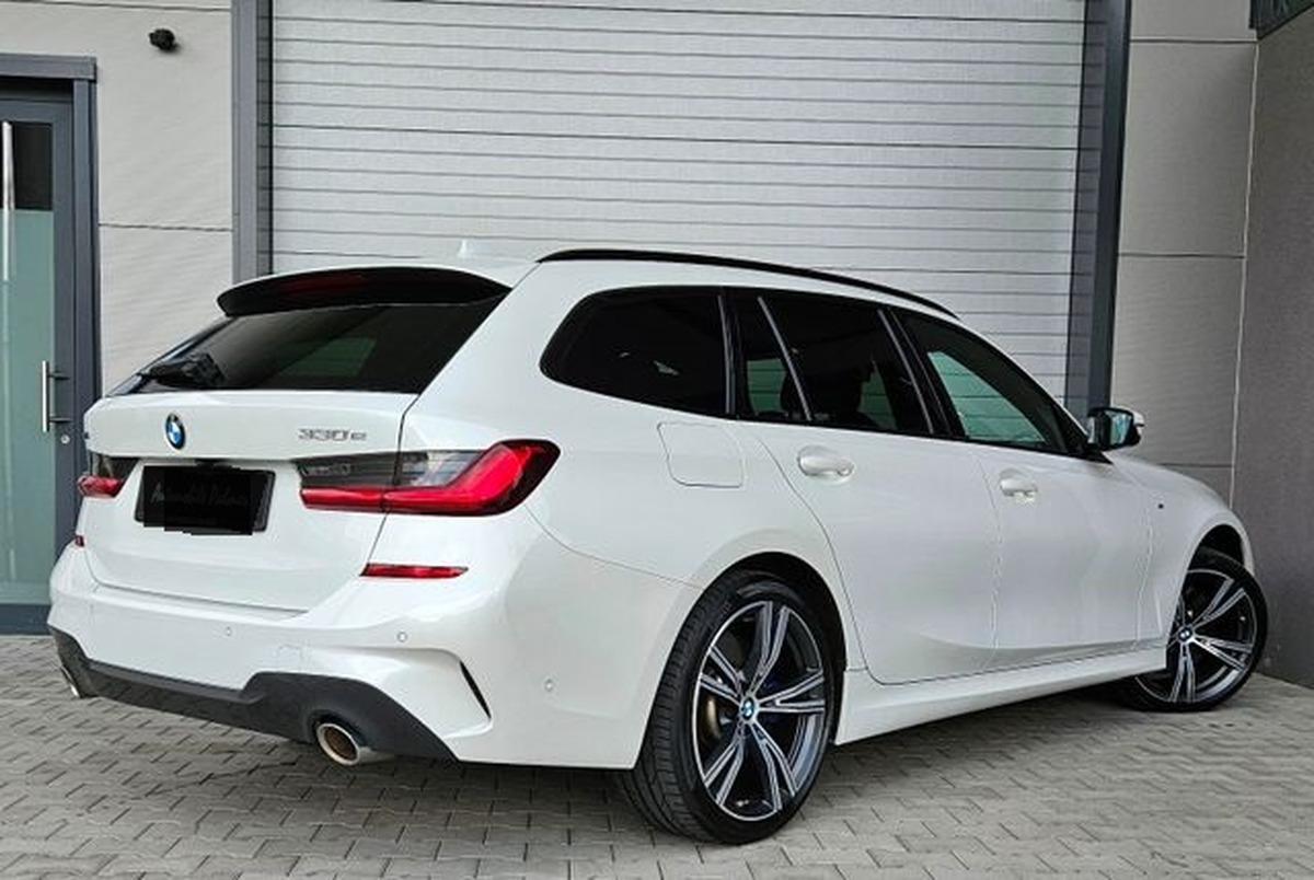 Bmw 330 e xDrive M Sport .