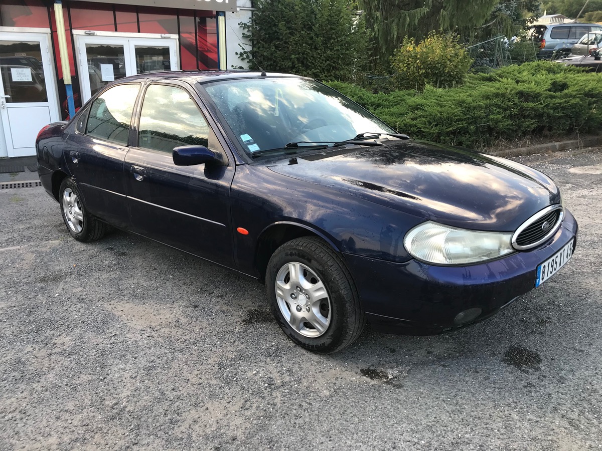 Ford Mondeo 1.8i ghia 1ère main 156158km ct ok