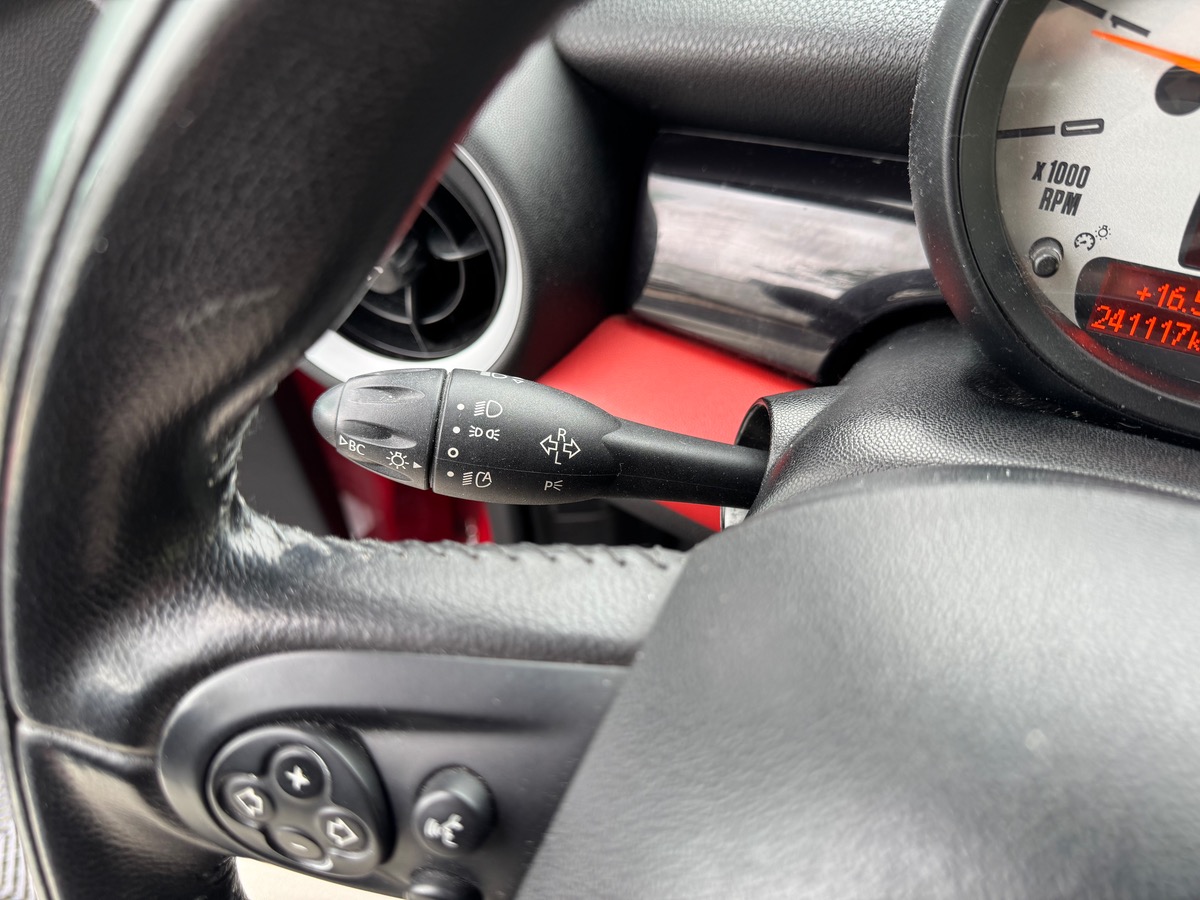 Mini Cooper 2 (R56) LCI D 1.6  110 cv - TOIT OUVRANT - INTERIEUR CUIR - RADAR DE RECUL