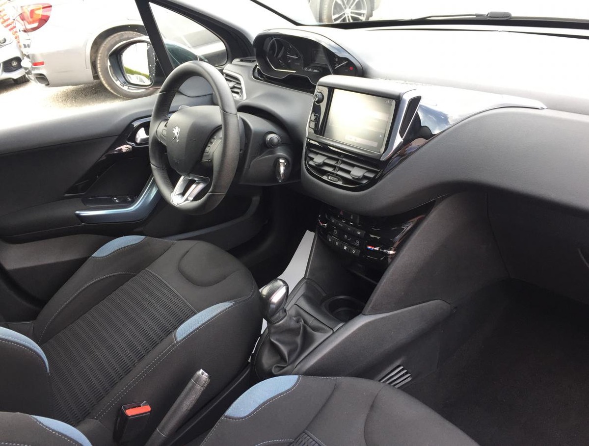 Peugeot 208 1.2 82 VTI ALLURE 5P