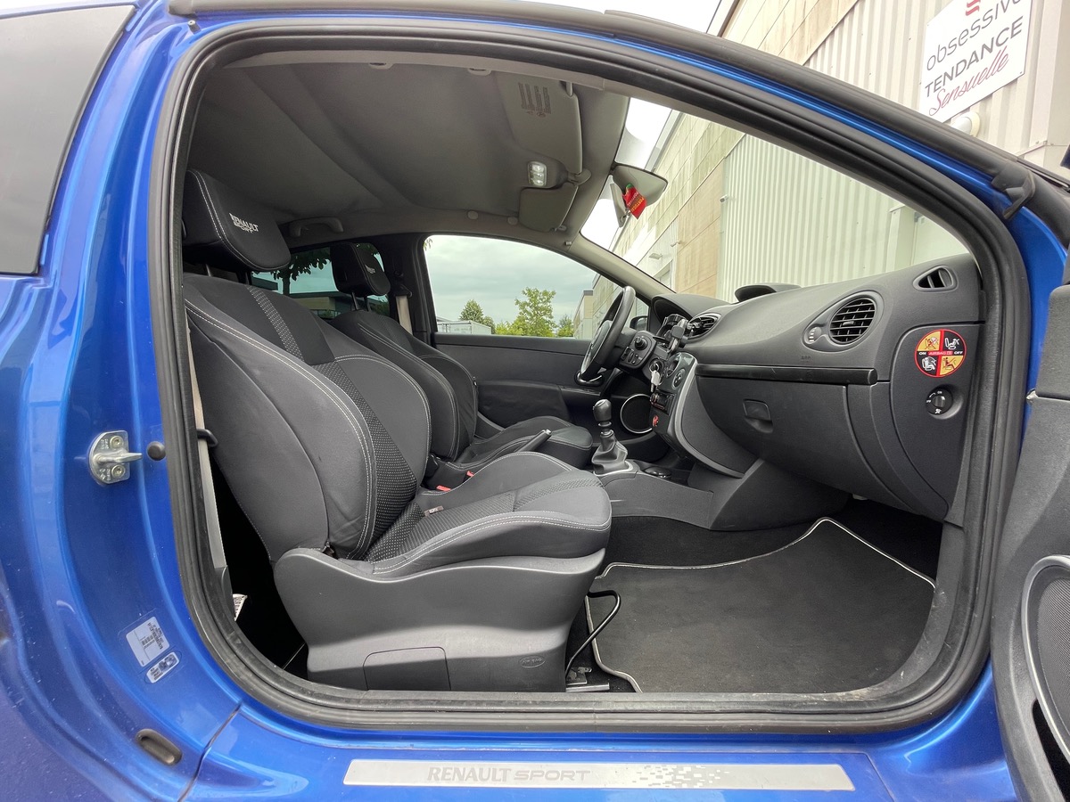 RENAULT Clio III RS 2.0L 200