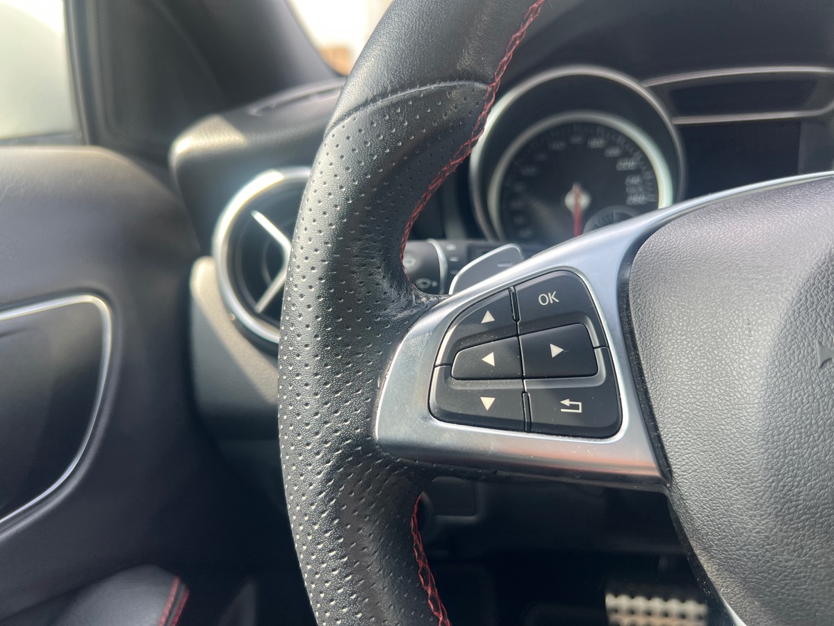 Mercedes-Benz GLA 200 FASCINATION AMG LINE, SUIVI COMPLET MERCEDES, TOIT OUVRANT