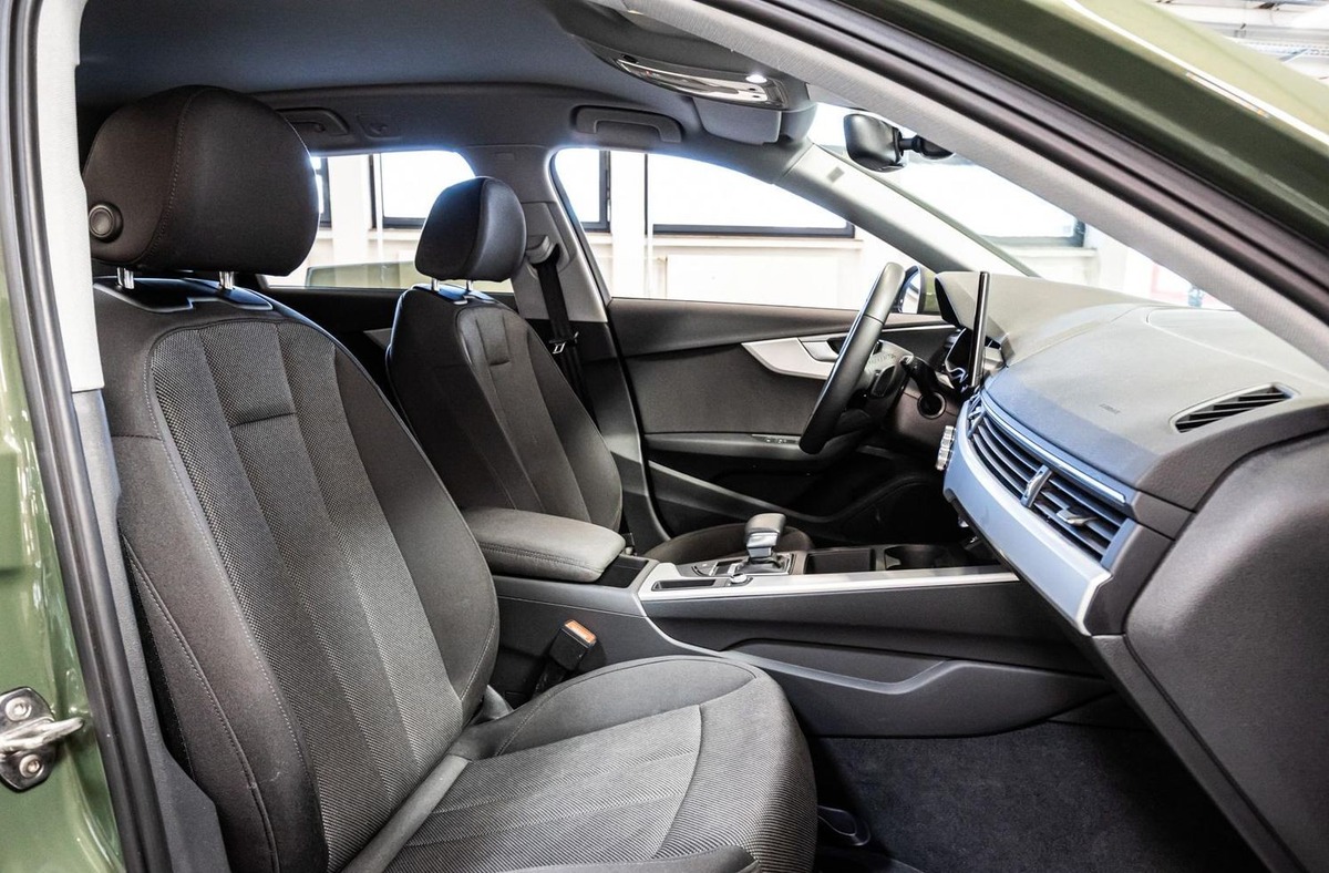 Audi A4 Avant V 40 TDI 204ch S line S tronic 7