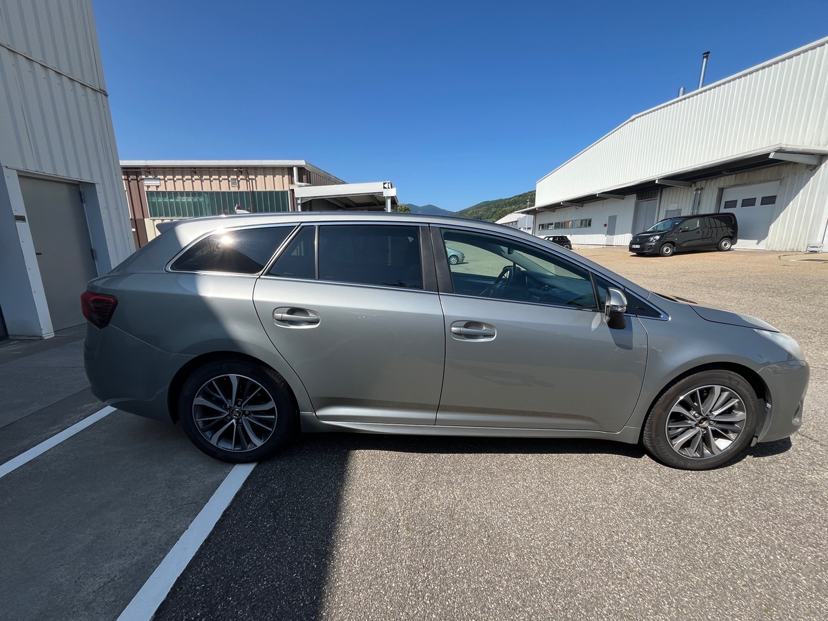 Toyota Avensis Break Touring Sports 2.0L 143cv D-4D, Suivi Complet  TOYOTA, Toit Pano, Sièges chauff