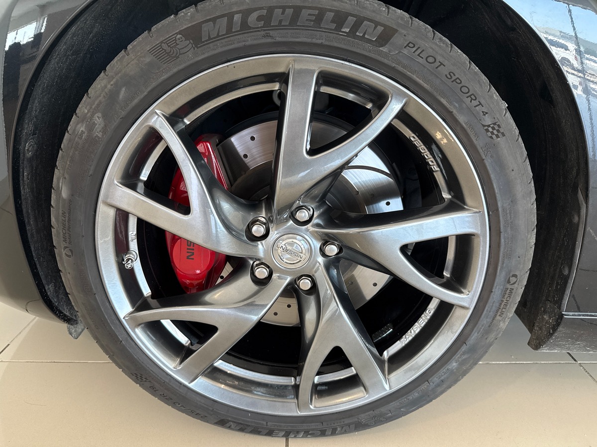 Nissan 370Z Pack (Z34) 3.7 i V6 24V Coupé 328 cv Boîte auto