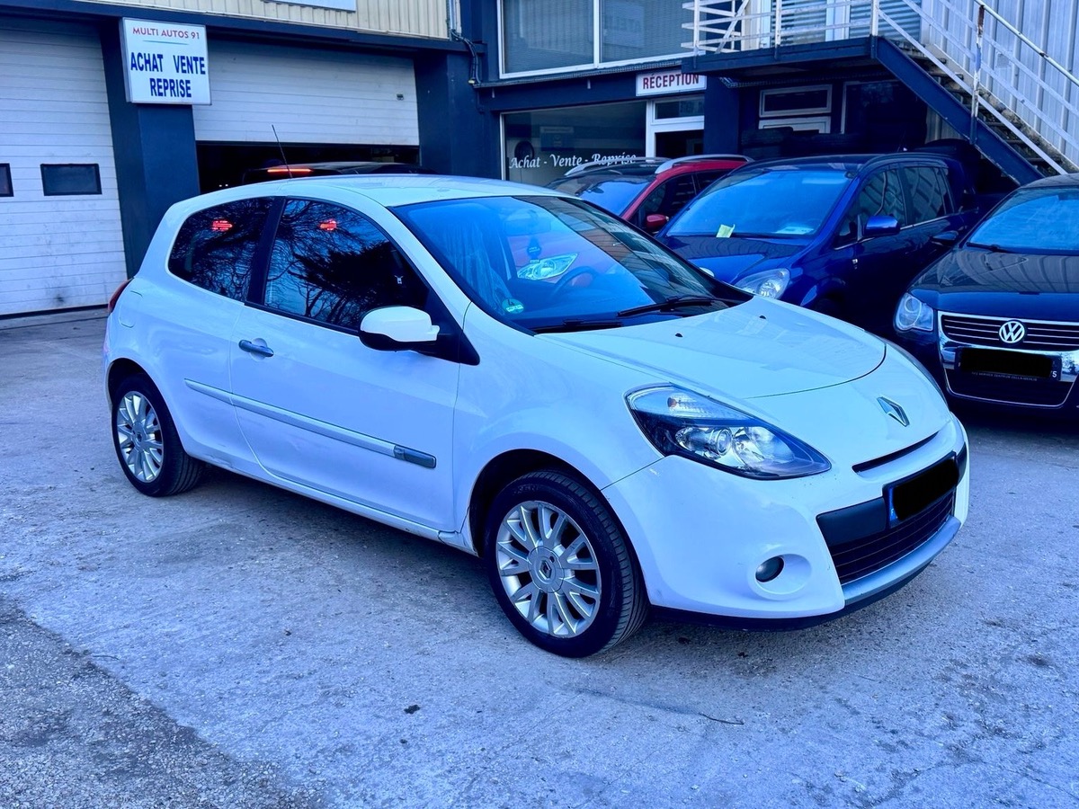 RENAULT Clio III 1,2 16v 75cv