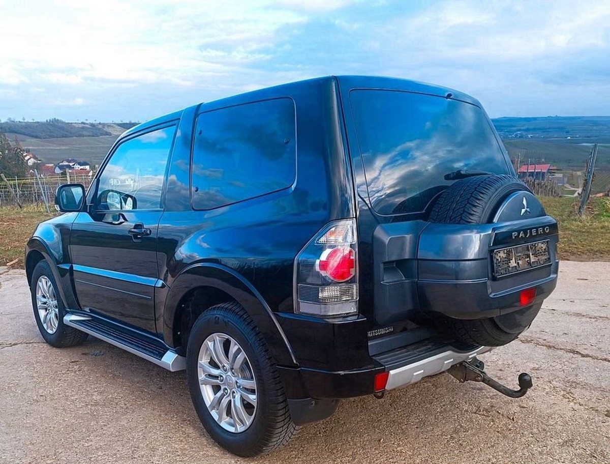 Mitsubishi Pajero 3.2 DI-D Édition 100 Automatique 1 MAIN .