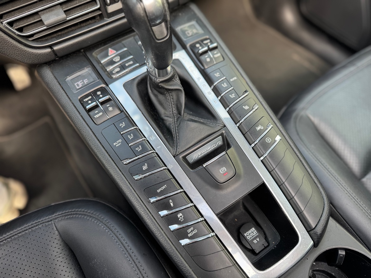 Porsche Macan Phase 2 2.0 PDK 245 cv TOIT OUVRANT - APPLE CARPLAY - CAMERA DE RECUL