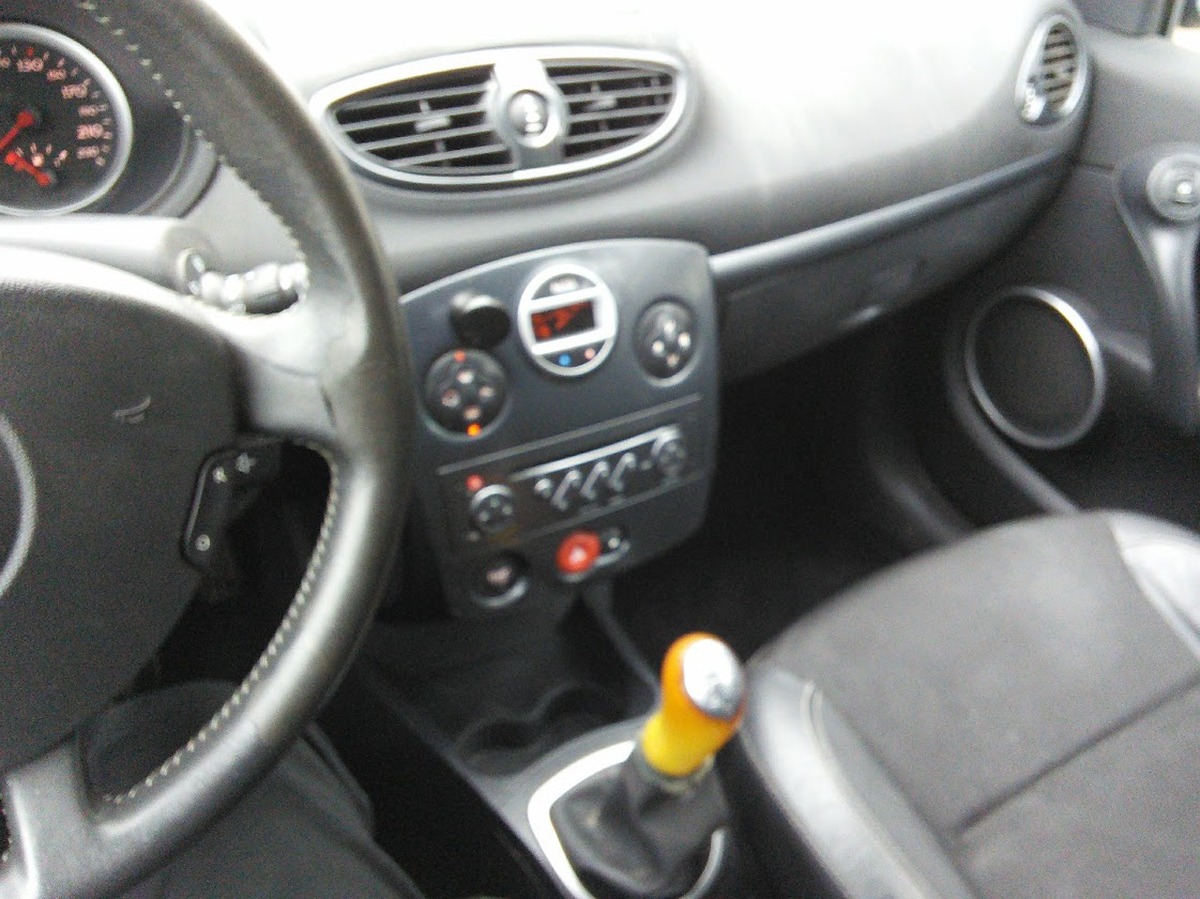 RENAULT Clio 1.5 dCi 86 CV  CLIM - MOTEUR REMPLACE