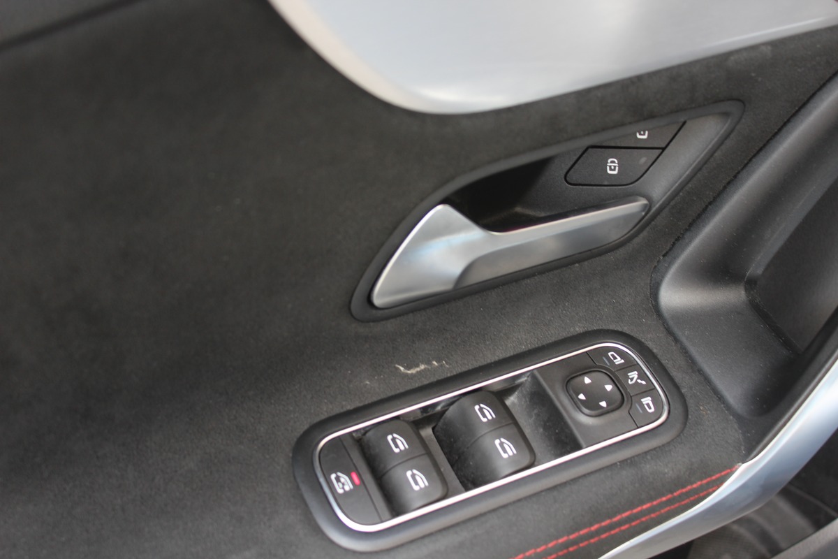 Mercedes-Benz Classe A IV 35 AMG  306 CV 4MATIC 7G-DCT Toit Ouvrant/ Burnmatser / keyless Go....