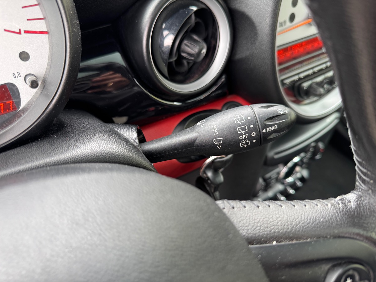 Mini Cooper 2 (R56) LCI D 1.6  110 cv - TOIT OUVRANT - INTERIEUR CUIR - RADAR DE RECUL